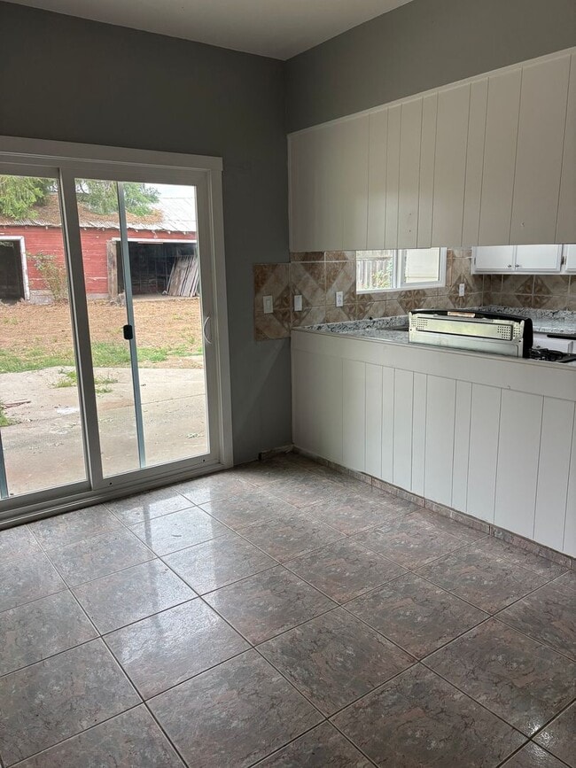 Building Photo - 17 Hollis Ln