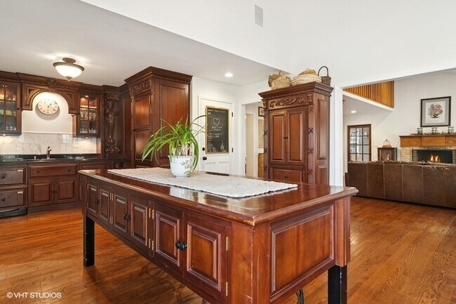 Building Photo - 1674 Bowling Green Dr