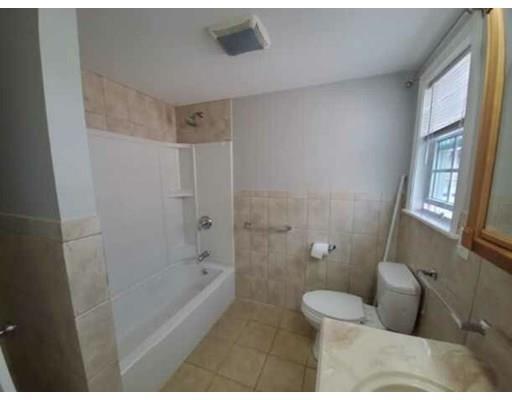 Building Photo - 433 Gorham St