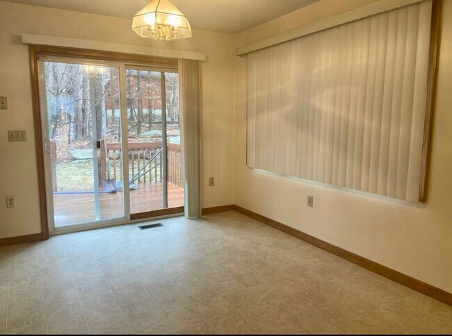 Building Photo - 8057 Red Squirrel Dr