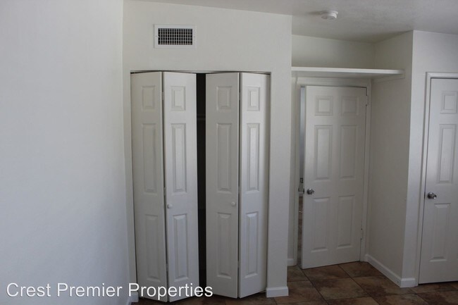 Building Photo - 1735 E Sheridan St