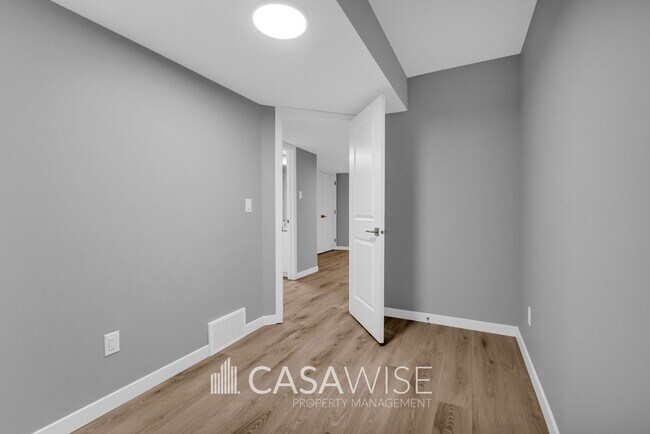 Photo du bâtiment - 10248-10157 157 St NW