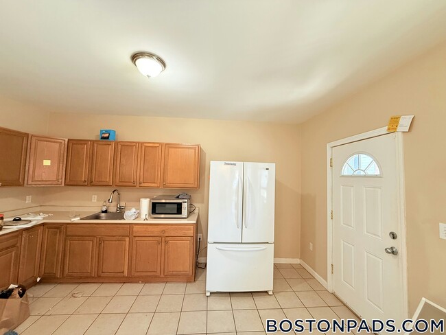 Building Photo - 54 Pleasant St