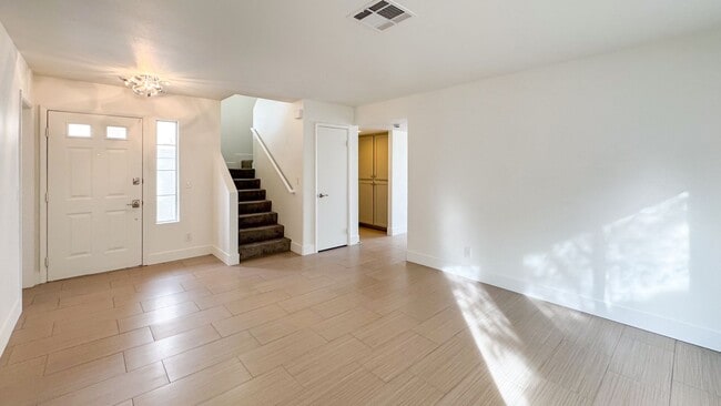 Foto del edificio - 3-Bed, 2.5-Bath Summerlin Home with Modern...