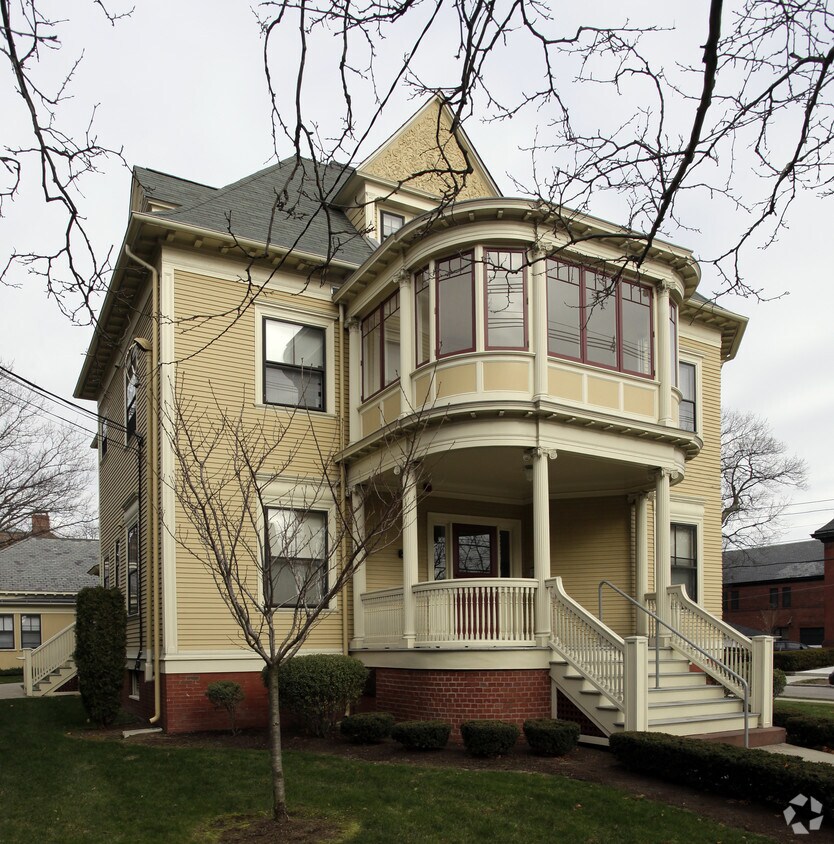 Building Photo - 181 Adelaide Ave