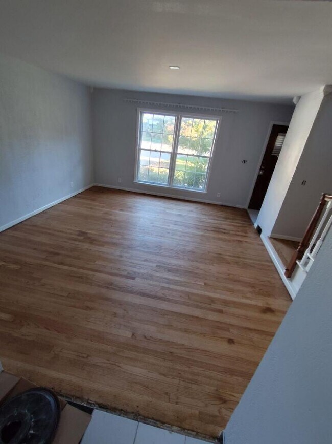 Foto del edificio - 1528 W Edgerton Ave