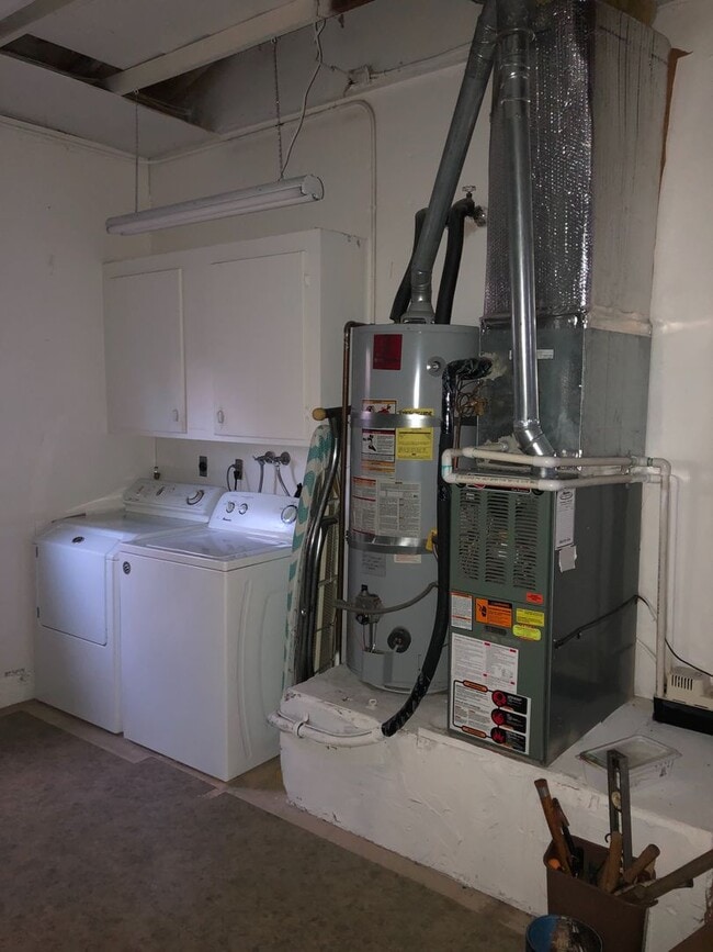 Building Photo - Lovely 3 bedroom House in G Section of Rohnert Park Available Soon!