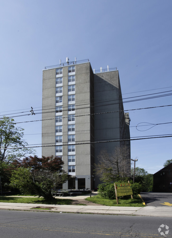 Building Photo - Luther Towers (55+)