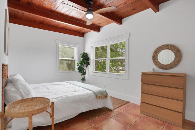 Building Photo - 14 Coquina Ave