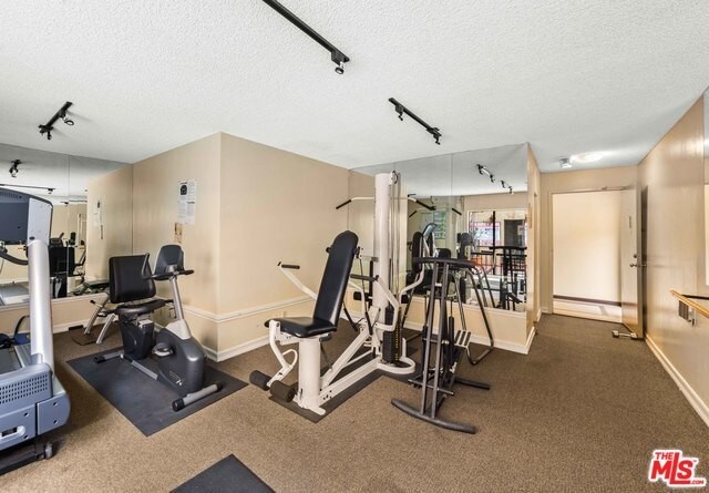 Foto del edificio - 1735 N Fuller Ave