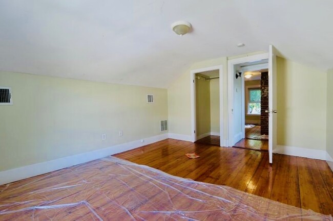 Building Photo - Tazar Properties