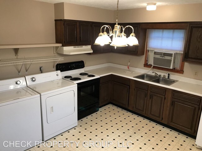 Building Photo - 3 br, 1 bath House - 420 Old Mill Road