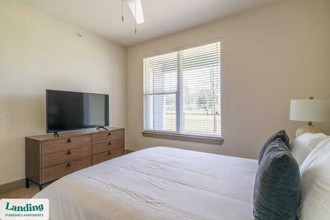 Foto del edificio - 300 Enclave Dr