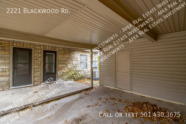 Foto del edificio - 2221 Blackwood Rd