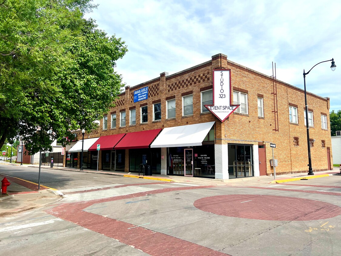 Primary Photo - White Street Apartments on Campus Corner