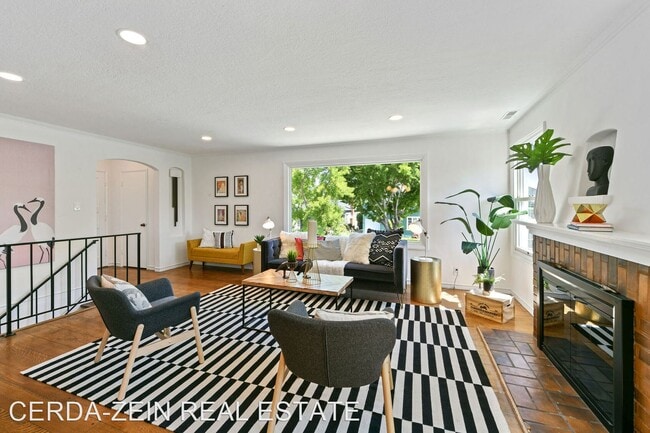 Building Photo - 3 br, 2.5 bath House - 2828 Windsor Dr