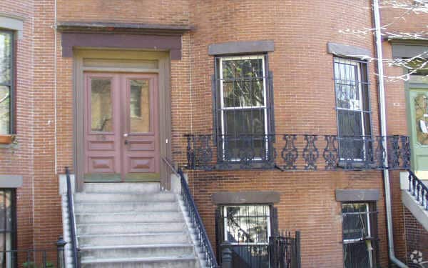 Building Photo - 95 Waltham St