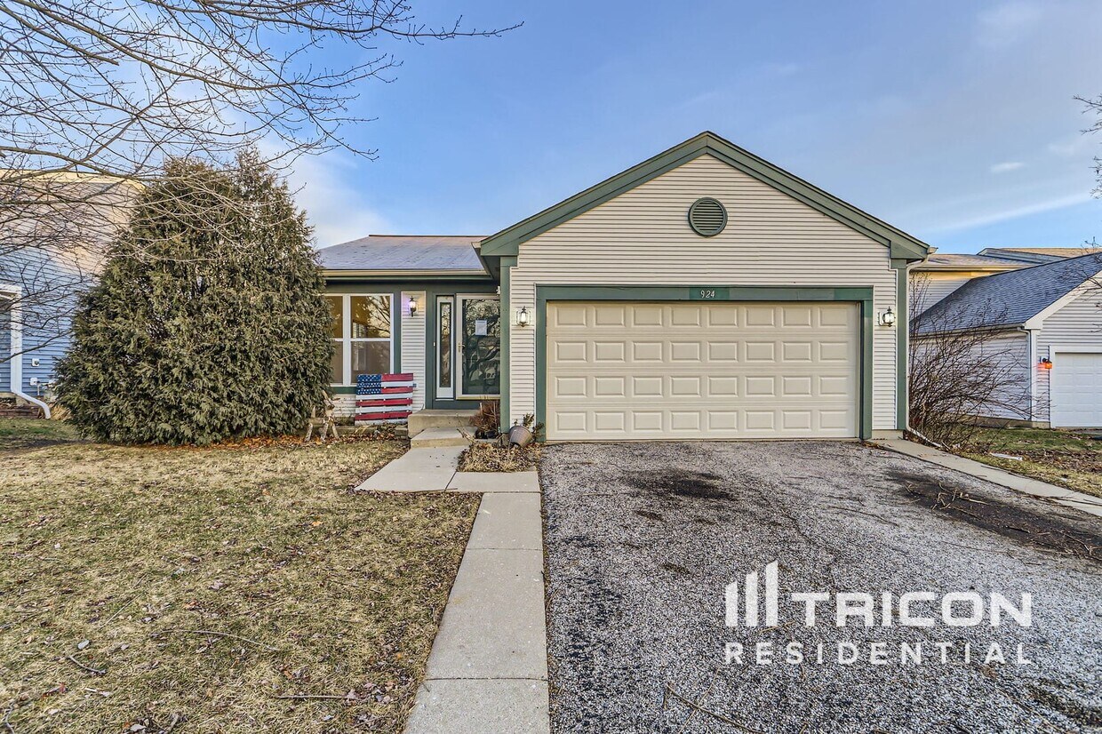 Foto principal - 924 Deer Trail Dr