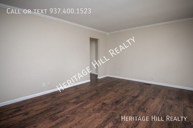Building Photo - 3 bedroom, 1.5 bath house with 1 car attac...