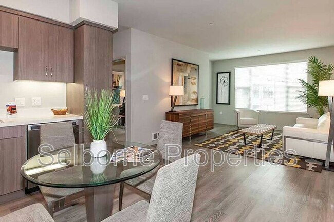 Foto del edificio - 5239 Claremont Ave