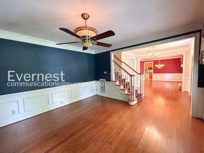 Foto del edificio - Spacious Living with Modern Amenities: Off-Street Parking, Deck, and Patio | Available Now!