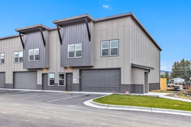 Building Photo - New Construction! Free first month rent
