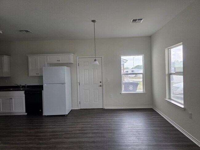 Foto del edificio - 3/2/2 Ready for Move In