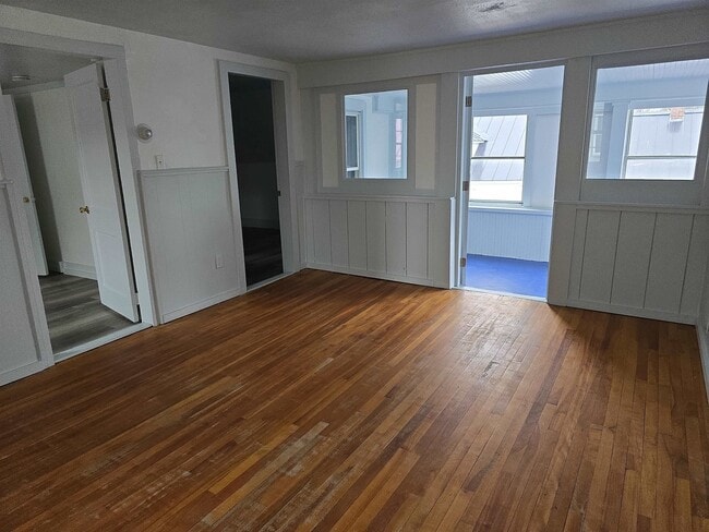 Building Photo - 220 Main St