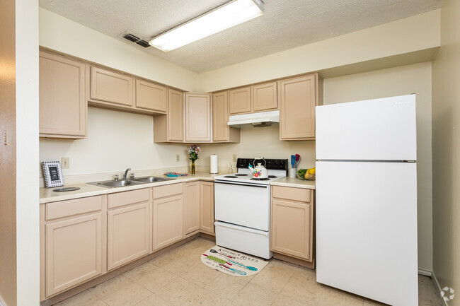 2BR, 1BA - 701SF - Gallagher Gardens