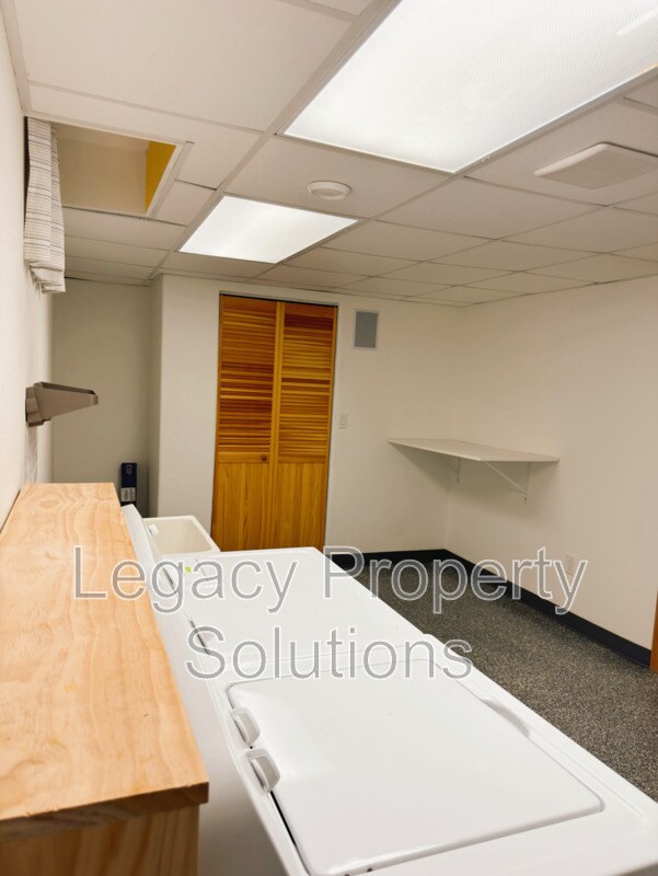 Building Photo - 1832 Assumption Dr