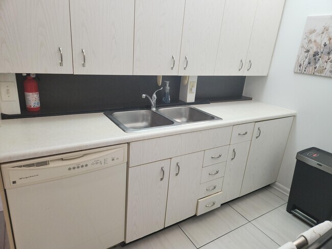 Foto del edificio - 3059 Ainslie Dr