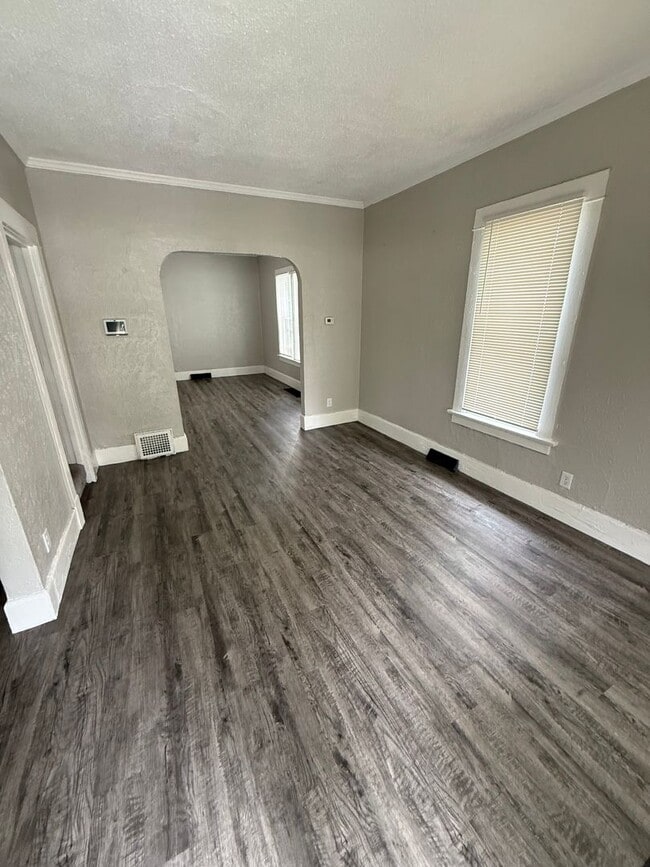 Building Photo - 3 Bed 1 Bath