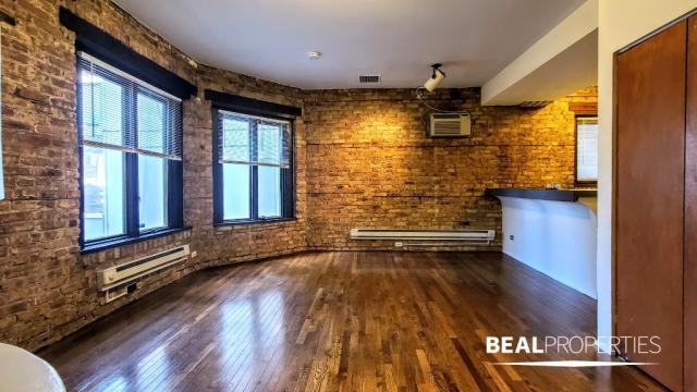 Foto del edificio - 0 bedroom in CHICAGO IL 60657