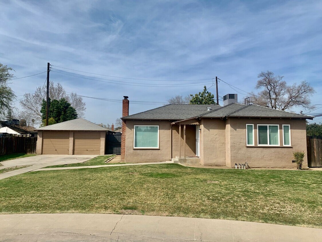 Primary Photo - 2 br, 1 bath House - 2933 E Simpson Ave