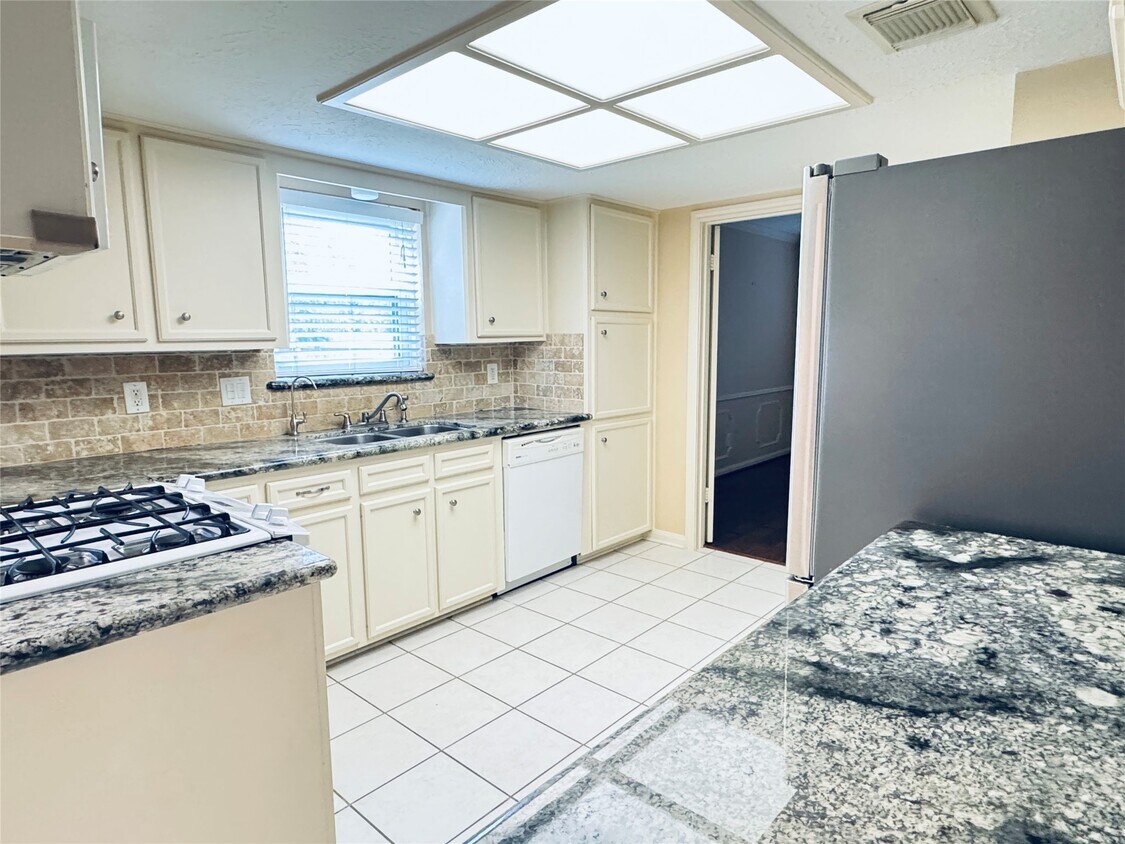 Building Photo - 13935 St Marys Ln