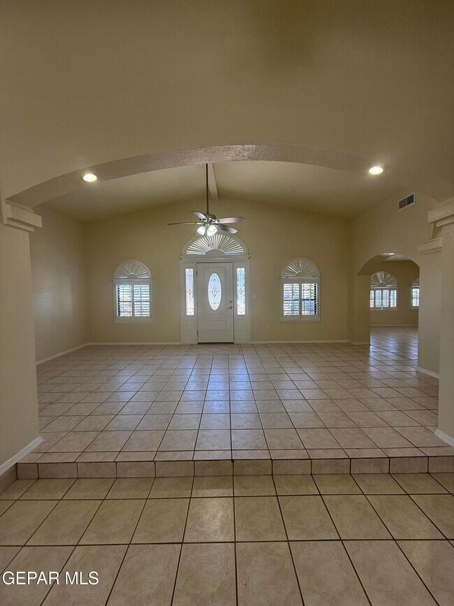 Foto del edificio - 12000 Ivory Gate Way