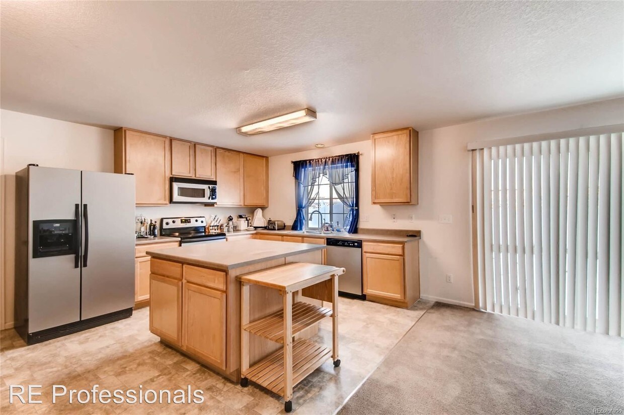 Foto principal - 3 br, 3 bath House - 20533 Randolph Place