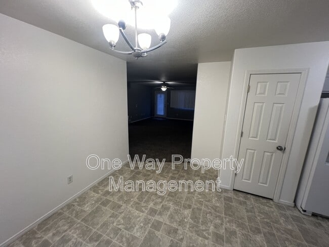 Building Photo - 2921 Anchor Dr