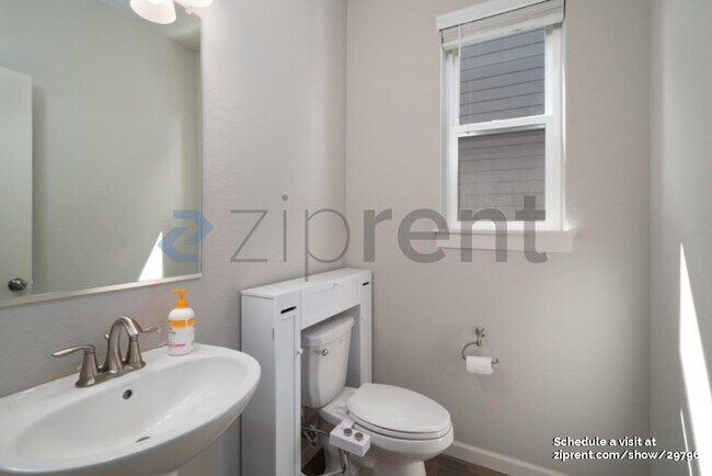 Building Photo - 6486 N 89th Ave