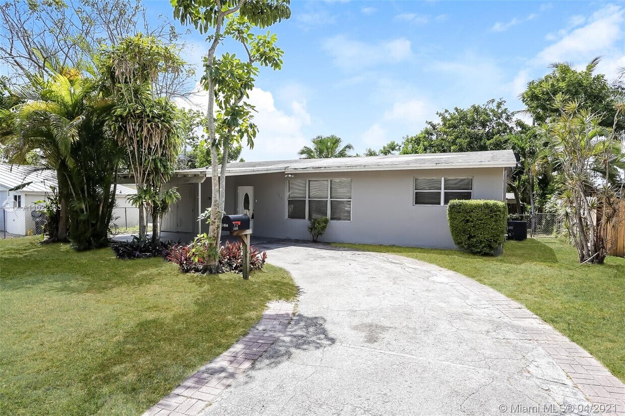 Primary Photo - 1450 N 64th Ave