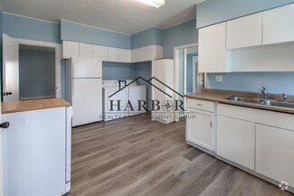 Building Photo - 725 7th Ave SE