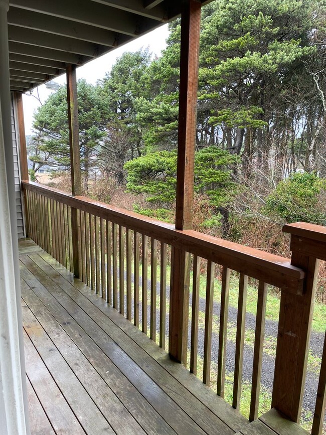 Foto del edificio - Recently renovated apartment in Lincoln City!