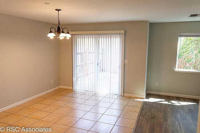 Building Photo - 1363 E Lindo Ave