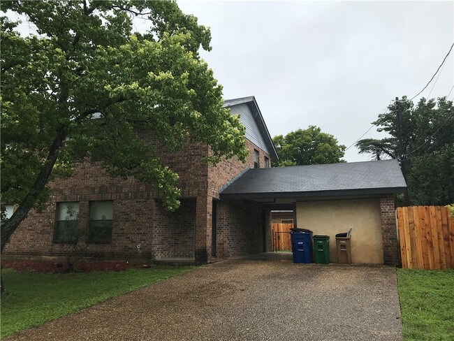 Building Photo - 2400 Southland Dr