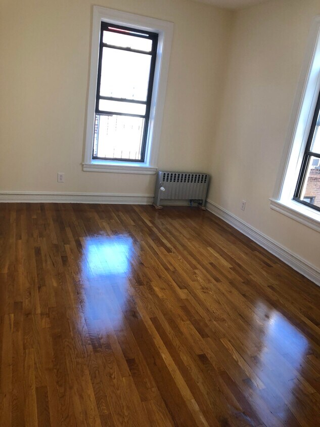 Primary Photo - 565 85th St