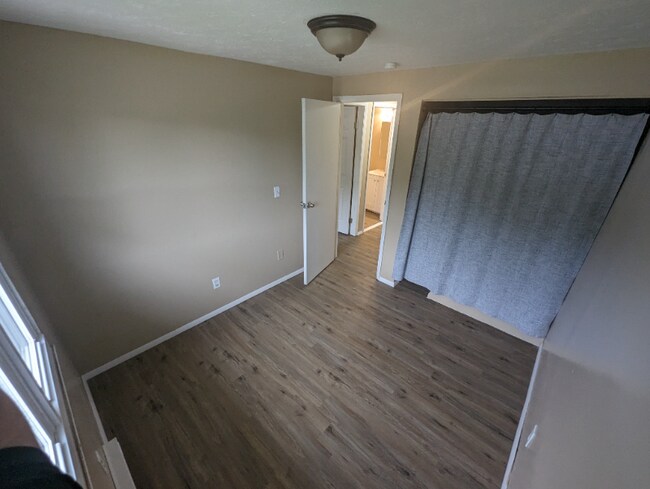 Building Photo - 4720 Chelsea Ave