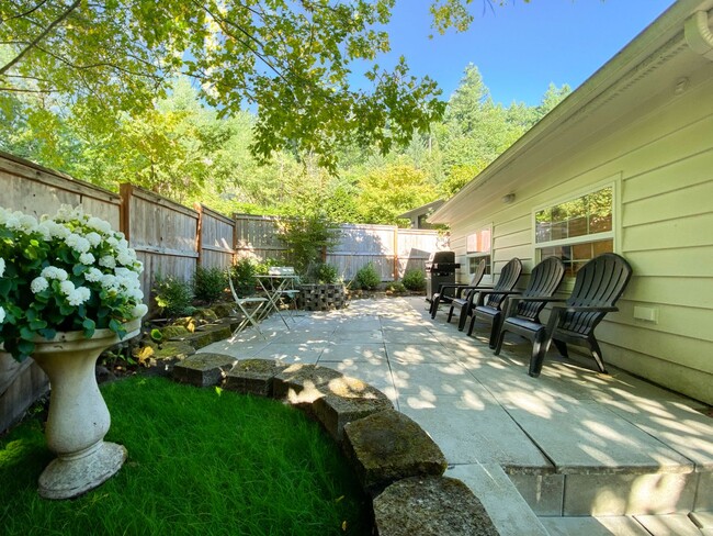 Building Photo - Charming Single Family Home in Multnomah