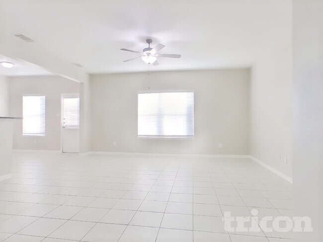 Building Photo - 916 American Monarch Dr