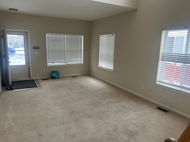 Foto del edificio - 690 Zachary Dr