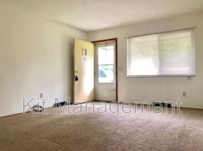 Building Photo - 1110 Eleanor Ave